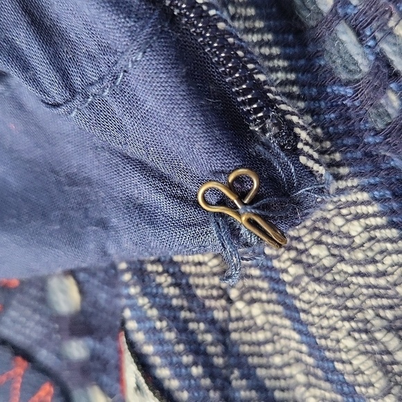 Maeve by Anthropologie Textured Skirt. Blue, Red, White. Size 4 - Picture 4 of 14